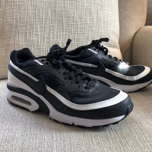 Black & White NIKE AIR MAX